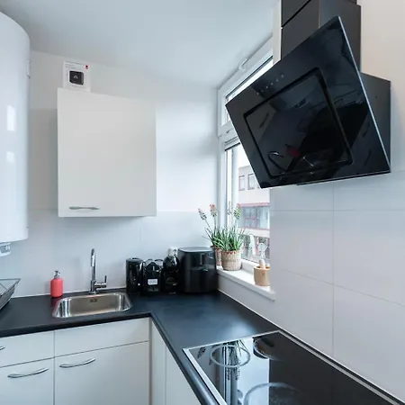 Clean W Wifi Vibrant Location